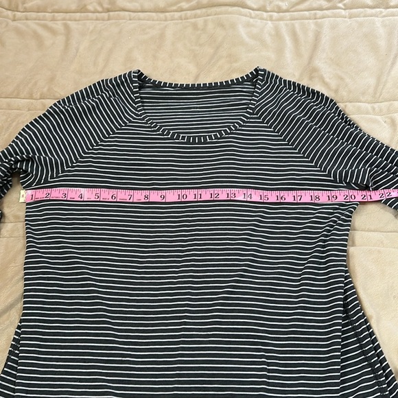Lululemon long sleeve shirt - Picture 3 of 5